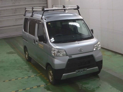 TOYOTA PIXIS VAN