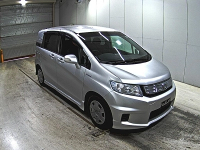 HONDA FREED SPIKE HYBRID