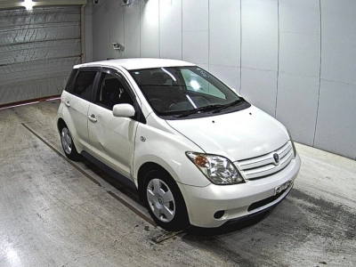 TOYOTA IST