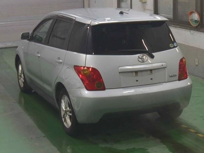TOYOTA IST