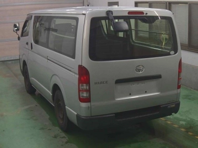 TOYOTA HIACE VAN