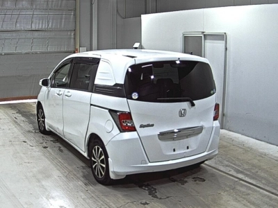 HONDA FREED SPIKE