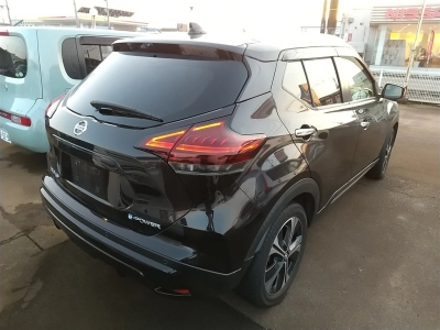 NISSAN KICKS