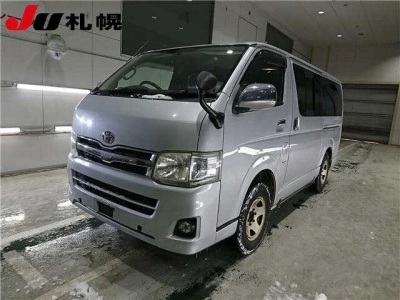 TOYOTA HIACE VAN