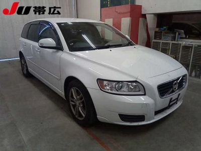 VOLVO V50