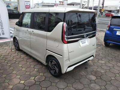 NISSAN ROOX