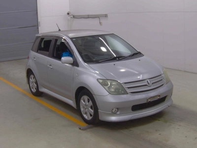 TOYOTA IST