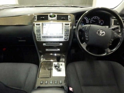 TOYOTA CROWN MAJESTA