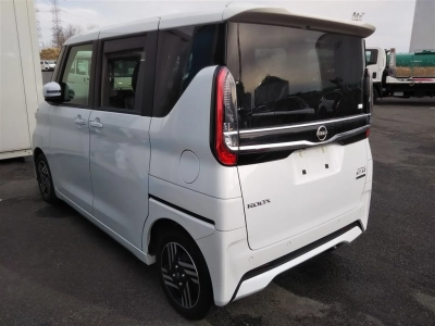 NISSAN ROOX