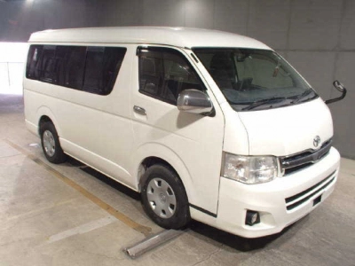 TOYOTA HIACE