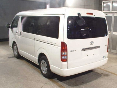 TOYOTA HIACE