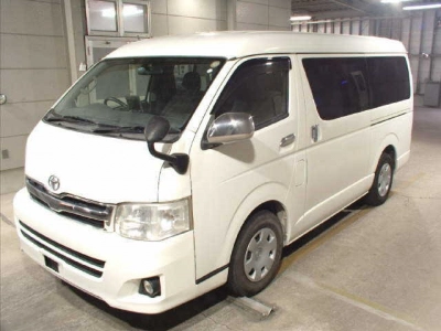 TOYOTA HIACE