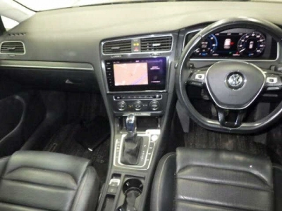 VOLKSWAGEN E-GOLF