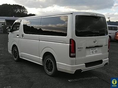 TOYOTA HIACE VAN