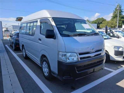 TOYOTA REGIUS VAN