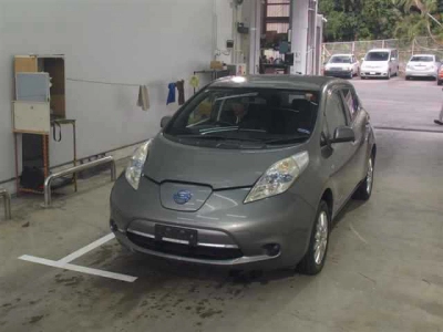 NISSAN LEAF
