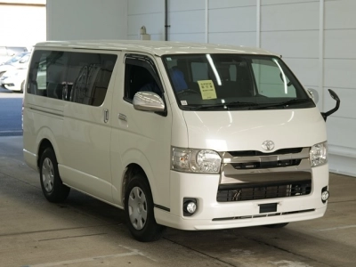 TOYOTA HIACE