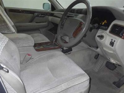 TOYOTA CROWN MAJESTA