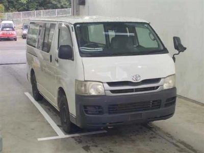 TOYOTA HIACE VAN