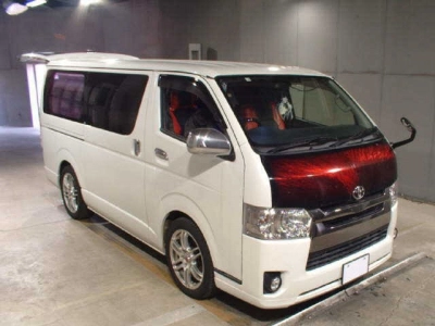 TOYOTA HIACE