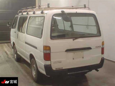 TOYOTA HIACE VAN