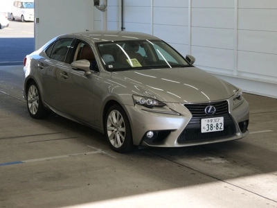 LEXUS IS