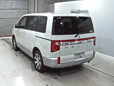 MITSUBISHI DELICA D:5