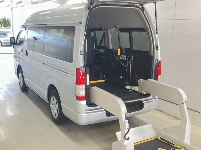TOYOTA HIACE VAN