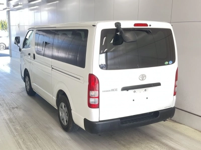 TOYOTA REGIUS VAN