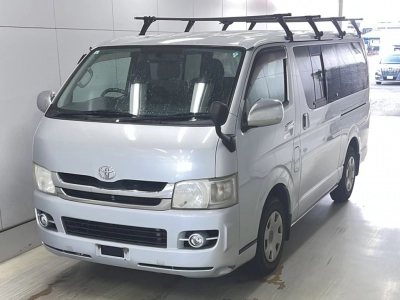 TOYOTA HIACE VAN