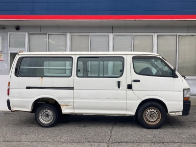 TOYOTA HIACE VAN