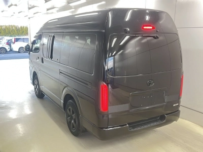 TOYOTA REGIUS VAN