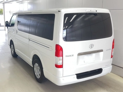 TOYOTA HIACE VAN