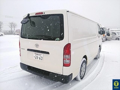 TOYOTA HIACE VAN