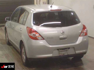 NISSAN TIIDA