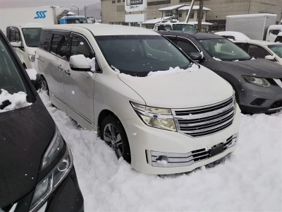 NISSAN ELGRAND