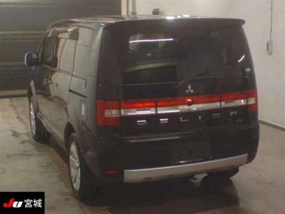 MITSUBISHI DELICA D:5