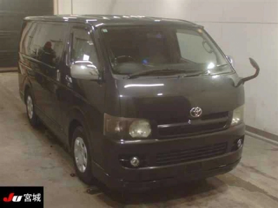 TOYOTA HIACE VAN