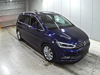 VOLKSWAGEN GOLF TOURAN