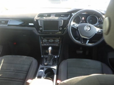 VOLKSWAGEN GOLF TOURAN