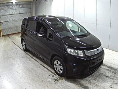 HONDA FREED SPIKE