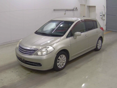 NISSAN TIIDA