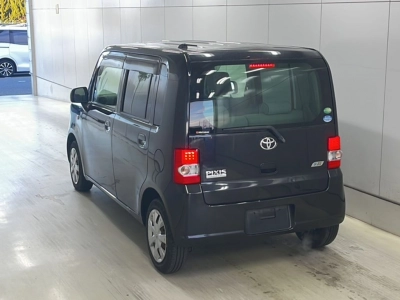 TOYOTA PIXIS SPACE