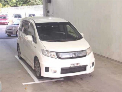 HONDA FREED SPIKE