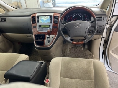 TOYOTA ALPHARD V