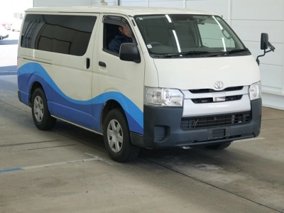 TOYOTA REGIUS ACE