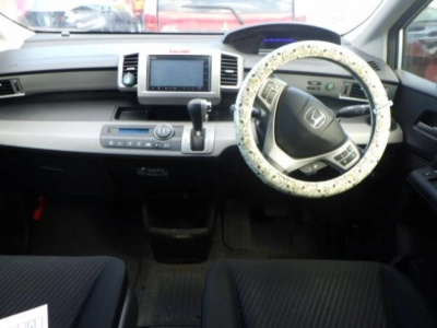 HONDA FREED HYBRID