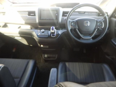 HONDA FREED HYBRID