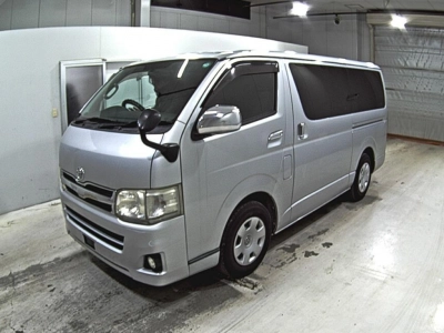 TOYOTA REGIUS VAN