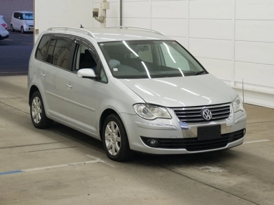 VOLKSWAGEN GOLF TOURAN
